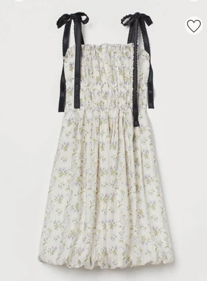 H&M Klänning SLUTSÅLD! Medium Säljes till högstbjudande! - Ny med lappar kvar