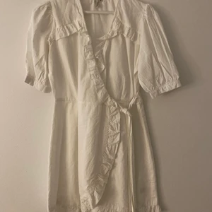 Klänning - Supersöt vit klänning från Nelly