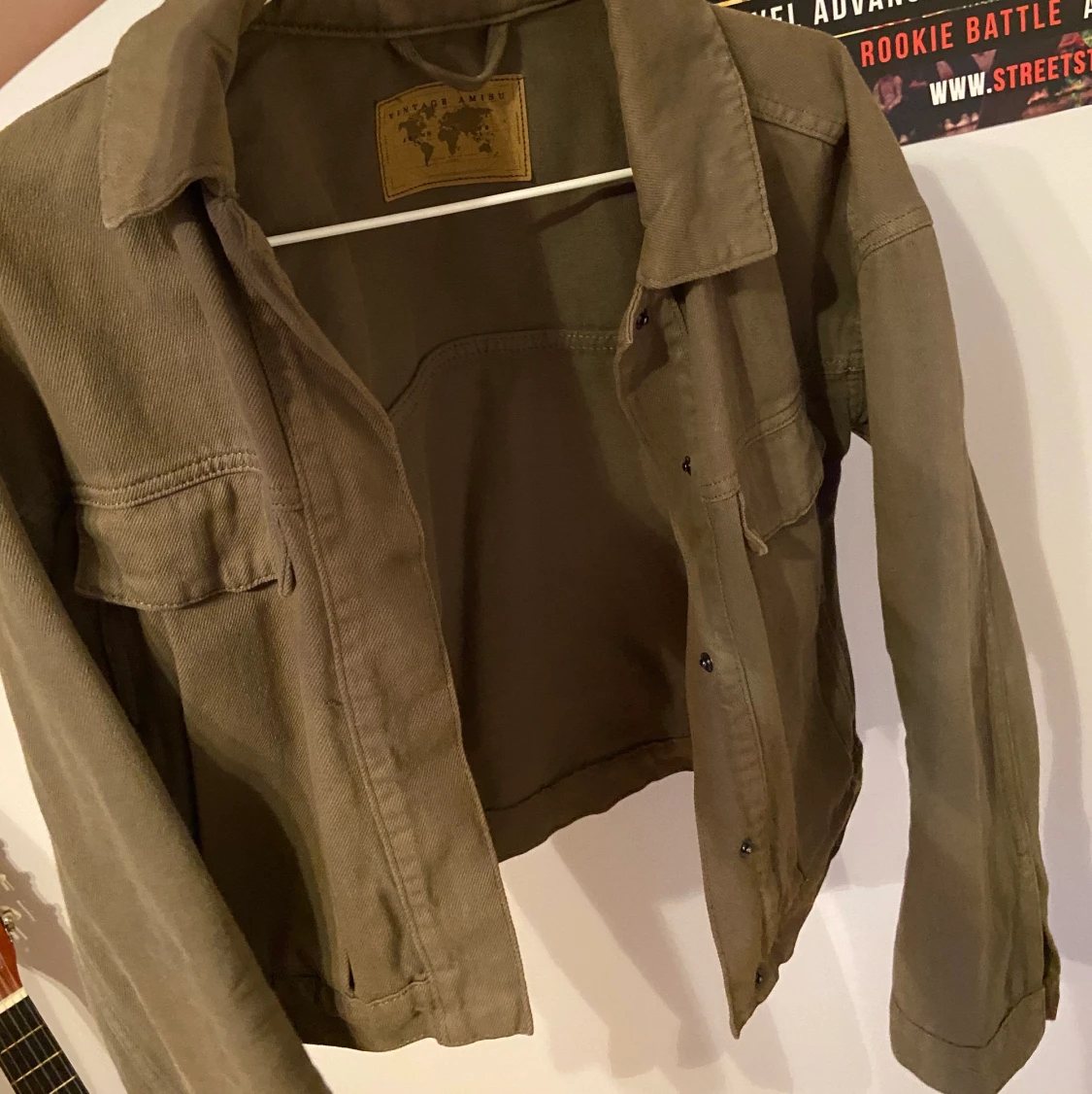 Militärgrön jeansjacka