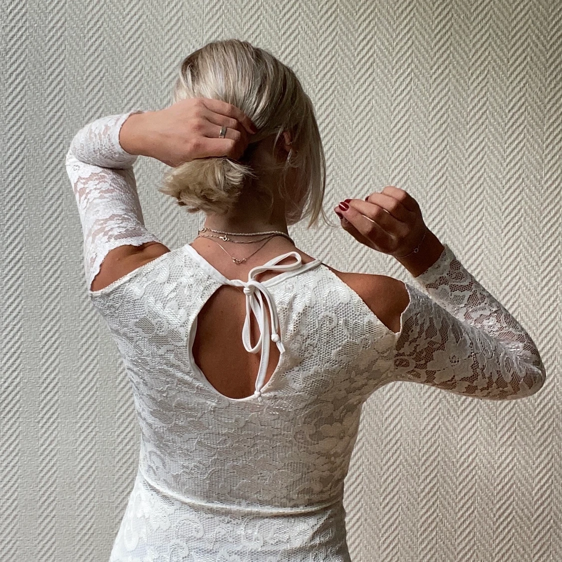 Vit spetsklänning från Nelly - 90