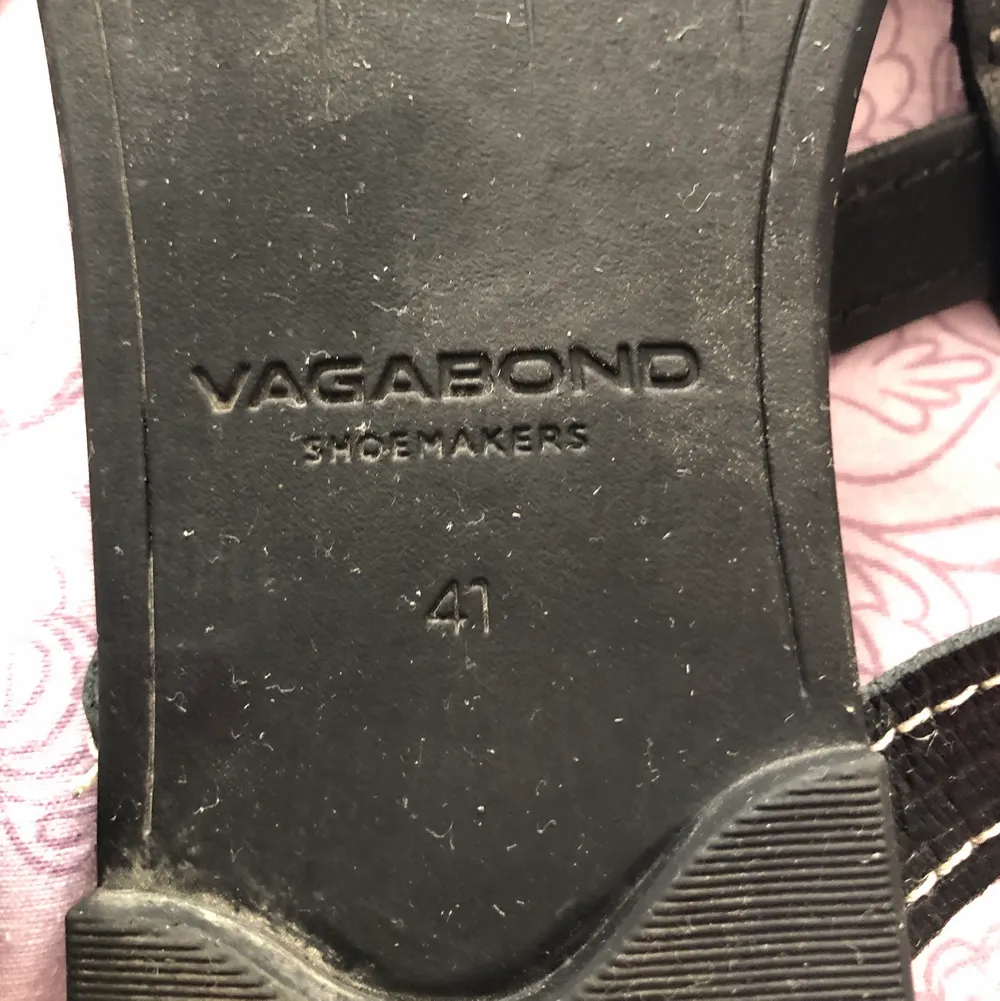 Knappt använda Vagabond sandaler! Jättesnygga och bekväma, perfekta nu till sommaren! . Skor.
