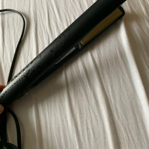 Ghd plattång  - Ghd plattången kommer inte till användning. Sjukt bra är den ett halvår gammal. Budet börjar från 200kr