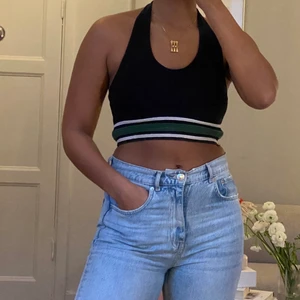 Topp från Topshop storlek 38 - Skickas endast -köparen står för frakt.  För referens är min längd 174 cm.