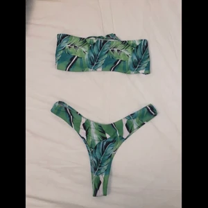 Bikini - Super söt från Zaful, använd väldigt få gånger. Korsning i ryggen. Skriv för fler bilder💙 frakt står för köparen.