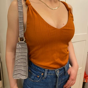 Topp - Brun/orange topp från H&M. Storlek XS. Exkl. frakt. Fint skick