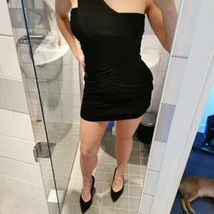 Festklänning. Storlek S  - Snygg klänning i mycket bra skick. Köpt utomlands. Storlek S. Samfraktar gärna. Frakt 69kr. Swishbetalning