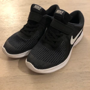 Nike inomhusskor - Knappt använda inomhusskor.