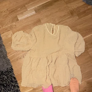 schein klänning/tröja  - endast provad! Köptes från shein som klänning men blev mer som en tröja på mig! 