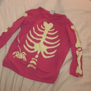 Babytee - Barntröja men passar xs-s! Lite cyber y2k skriv för fler bilder💋