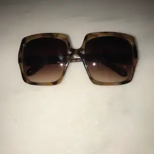 Oversized sunglasses in perfect condition