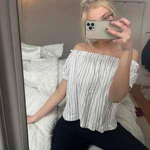 Sommartopp - Kan användas med band, off shoulder eller ej✨✨😊 