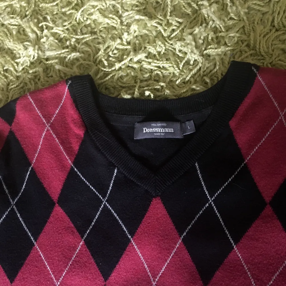Trendig rutig röd och svart långärmad tröja i bra skick! Pris kan diskuteras . Tröjor & Koftor.
