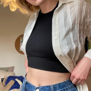 Skjorta - Skjorta från H&M, rätt genomskinlig, fint skick! 