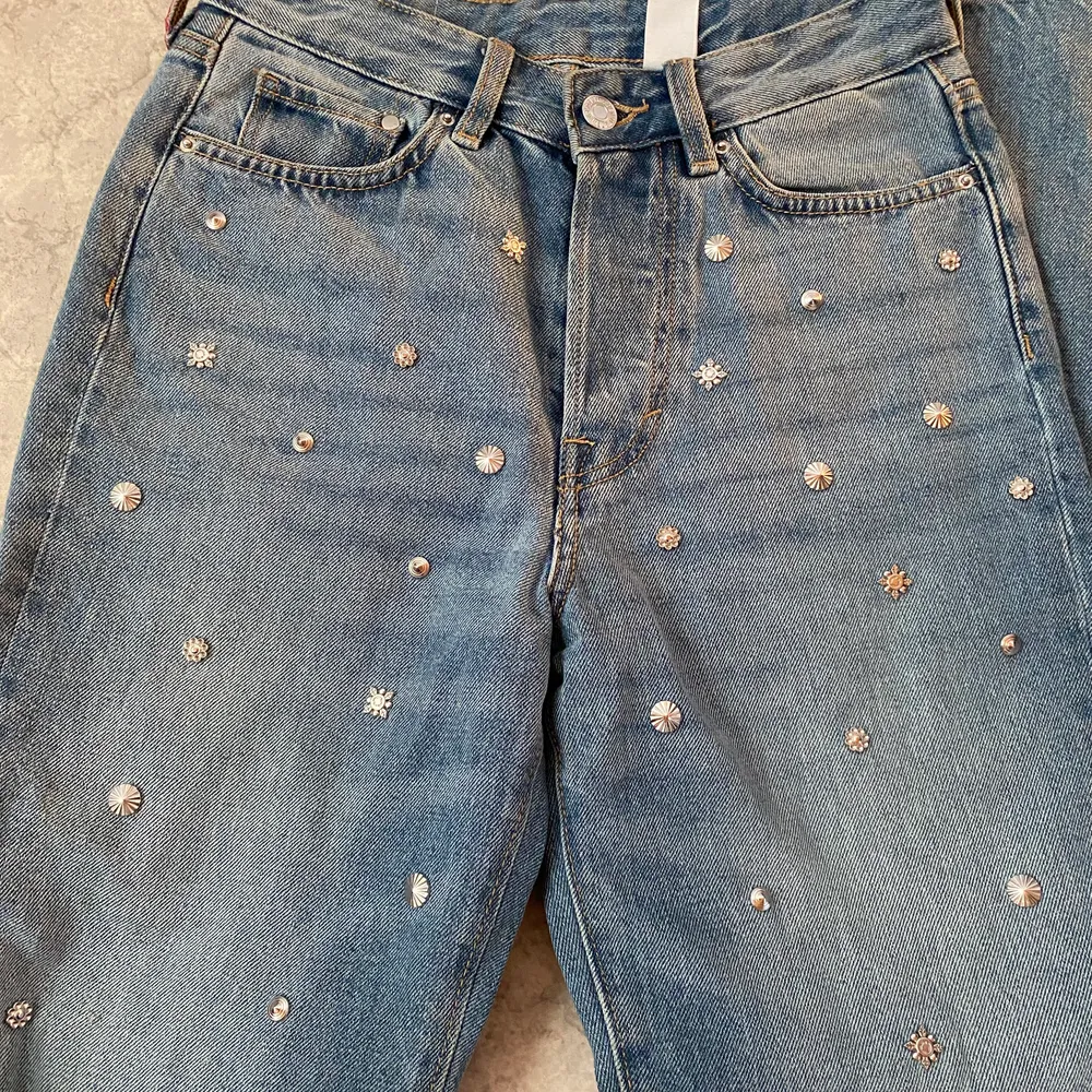 Omgjorda jeans lågt utrop. Samfraktar just nu då jag håller på att rensa i lagret <3 . Jeans & Byxor.