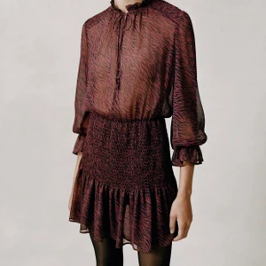 Zara klänning - Har en helt oanvänd zara klänning som är såå fin, men jag kunde ej ha den. Prislappen är kvar osv. Skriv privat för frågor och priset mm💕