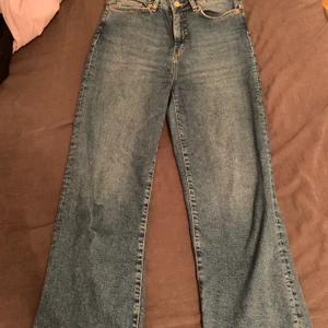 Blå jeans - Vida blåa jeans 