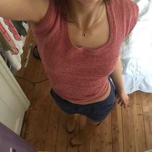 Stickad topp - SUPER SÖT stickad tröja, men kommer inte riktigt till användning, så FUNDERAR på att sälja💋