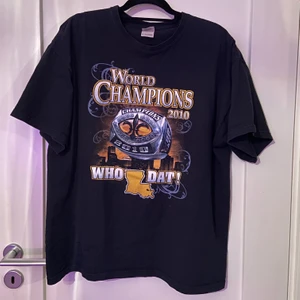 Vintage USA Tshirt  - Cool oversize T-shirt med tryck. Köpt på vintagebutik i Amsterdam, endast använd några gånger. Frakt tillkommer🌼