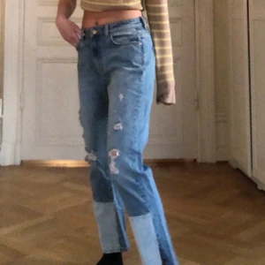 Zara jeans med slits  - Hej säljer dessa superfina jeans från zara med slits! De är superfina men kommer tyvärr inte längre till användning! Pris kan diskuteras😊