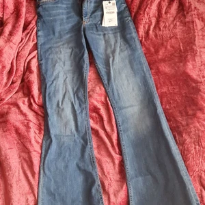 Zara flared jeans  - Aldrig använda och absolut i get fel på dem. 