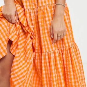 Populär kjol från ASOS - SLUTSÅLD kjol från ASOS! Ej använd, lappen är kvar.❤️⚡️