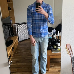 Ralphlauren skjorta  - En fin vintage Ralphlauren skjorta. Den sitter som en small eller något större. Jag är 190 och den funkar på mig bara väldigt kort i armarna. Original pris ca 1300kr