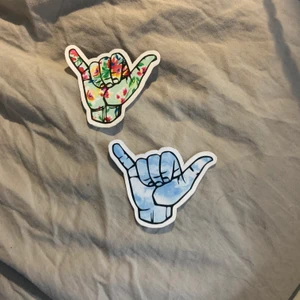 Sticker  - Egen gjorda stickers/klistermärke 🌸 antingen båda för 15kr eller en för 10kr🌸 skriv gärna vid frågor eller fler bilder! Gratis frakt 