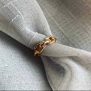 Ring💫 - Säljer denna superfina ring✨ Begränsat antal så först till kvarn gäller💛 Den är justerbar så passar alla! 💫OBS BARA EN KVAR NU!!💫