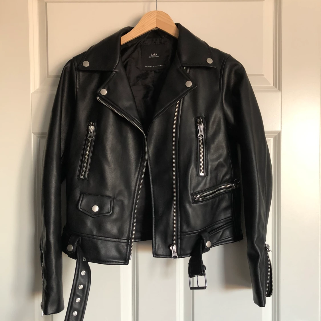 Biker jacka i läderimitation  - 90