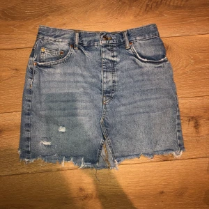 Jeanskjol från Gina  - Jeanskjol från Gina strl 38 150kr