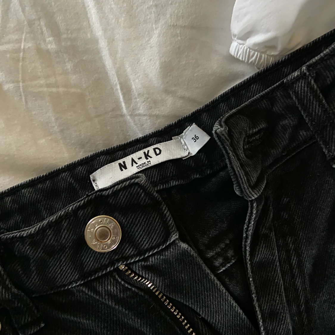 Jeans med slitningar  - 90