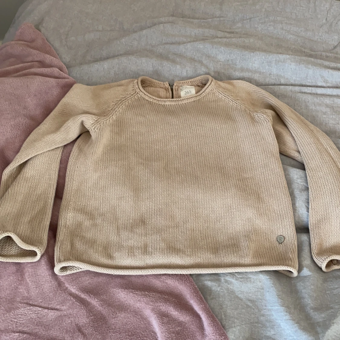 Beige stickad tröja - 90