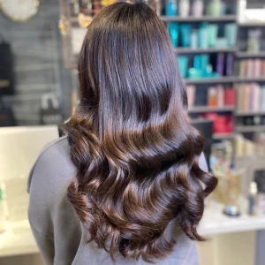 Hairtalk tejplöshår - Hejsan! Säljer mitt löshår då jag inte trivdes i att ha så långt. Har endast använts ca 1 månad! Inte färgat & i nyskick! Detta är en bild när jag satt i det så man kan se färgen! Pris kan diskuteras, skicka vid intresse! 5 olika produkter från hair talk ingår! Endast schampot som det bara är halva kvar av! 