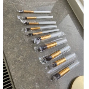 10x sminkborstar - Fina sminkborstar. Går även bra att köpa 1