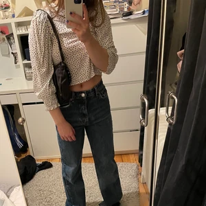 Prickig topp - Så fin prickig topp! Oanvänd. Fraktar eller möts upp i Stockholm