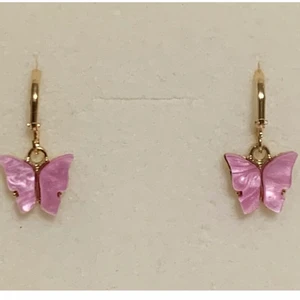 Fjärils örhängen - Super fina fjärils örhängen🦋 39kr+frakt Finns i olika färger! Skriv i dm om intresse eller frågor💕