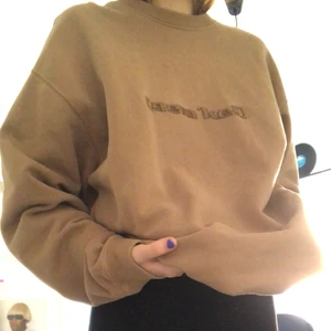 fraktar endast 📦 - beige/brun oversized tröja <3 köparen står för frakten