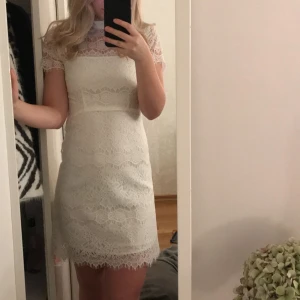 Ida Sjöstedt klänning  - Oanvänd Ida Sjöstedt klänning, tags är kvar. Köptes för cirka 1800kr