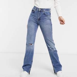 Blåa pull and bear jeans, säljer pga att dom inte kommer till använding, använt 3 ggr, tveka inte att skriva om ni undrar något!💓