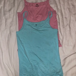 Basic linne - Två stycken linnen ifrån H&M i organic cotton. Använda ca 1 gång vardera. 15 kr för båda två och båda är i storlek 158/164. Köparen står för frakt (66kr och går att spåra eller att vi tillsammans bestämmer ett billigare pris för frakt)💕