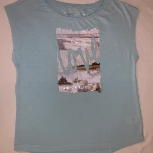 Ljusblå top - Ljusblå top