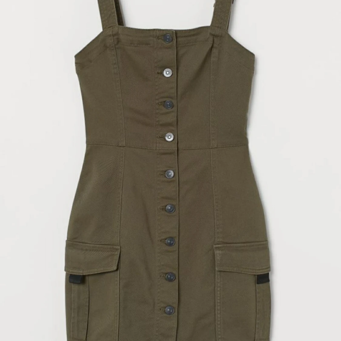 ♻️Militärgrön hängselklänning från H&M♻️