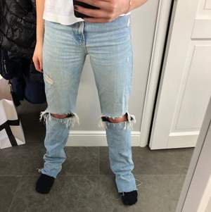 Trendiga jeans ifrån zara som jag köpte sommaren 2019. Super fina och passar bra till alla outfits! 