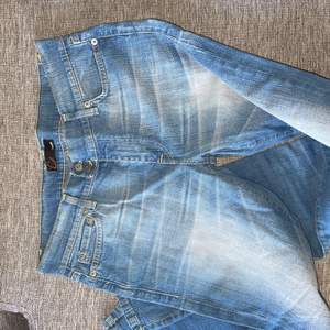 Jeans från märket crocker i jättefint skick, stl 32/32