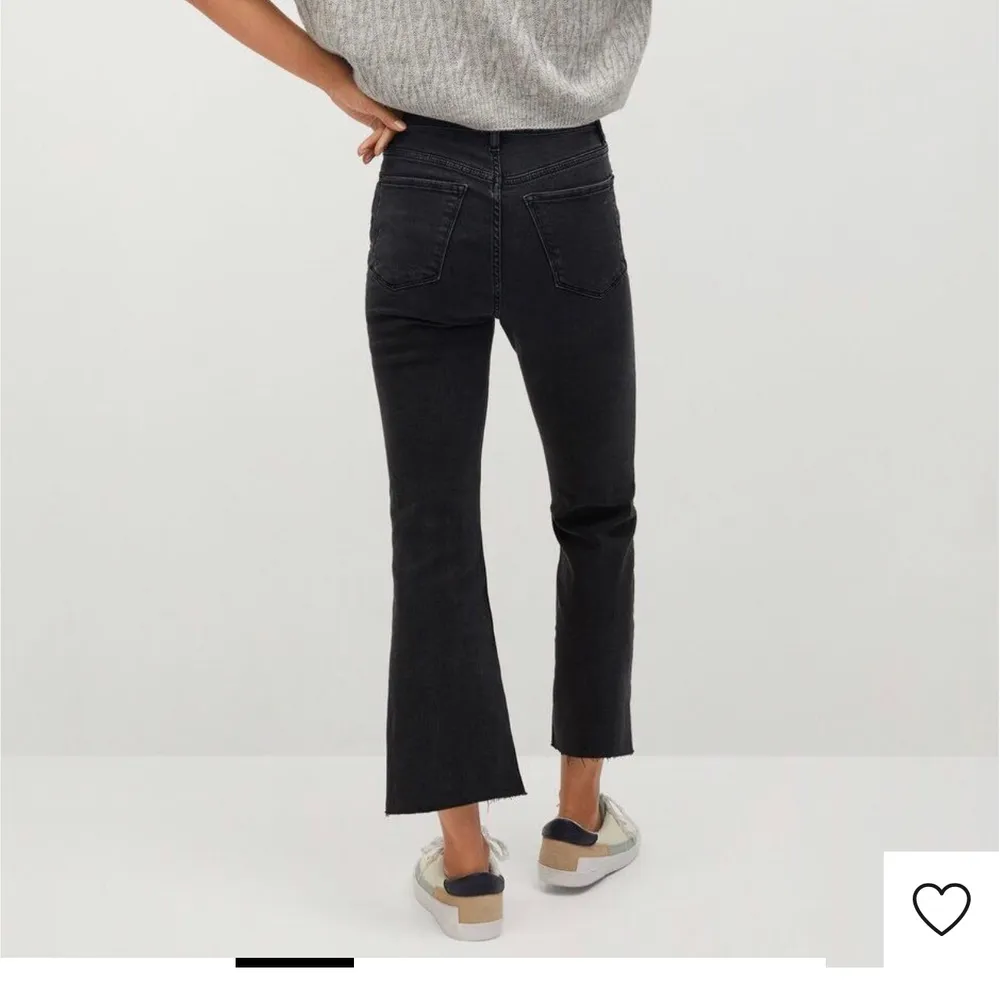 Så snygga jeans ifrån Mango 🤩!!Aldrig använda och prislappen är kvar ❣️. Jeans & Byxor.