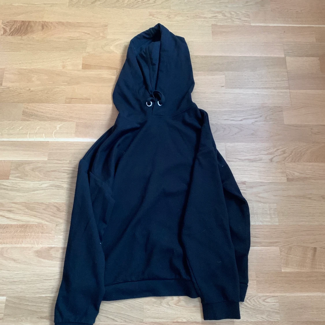 Svart hoodie  - 91