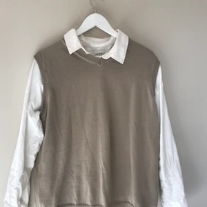 retro väst - köpt på second hand, det finns ingen lapp med storlek men skulle säga s/m