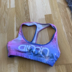 Amin träningstopp - Fin träningstop från amin med himmel på, som är för liten för mig 💕