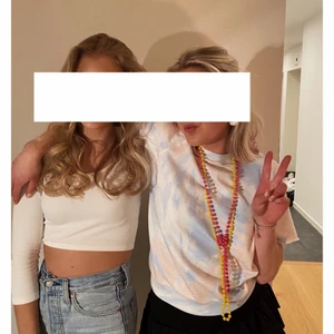 💓 - Cool T-shirt ifrån H&M i stolek S. Har bara använt den vid ett tillfälle. Pris: 75kr exklusive frakt. Vid flera intressen, gäller högsta bud💓