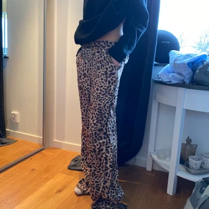 Byxor från Zara - Köpare står för frakt